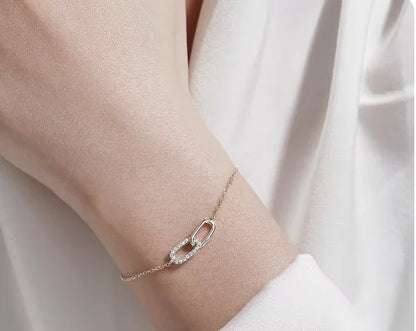 Elegant Interlocking Link Design Bracelet